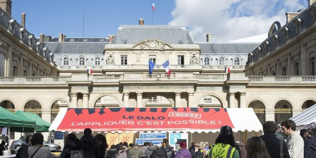 Une Journée à la Cour : Le Désarroi des Locataires et les Compromis de l’État