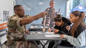 Un général de l’armée prend les rênes d’une unité dédiée au recrutement dans le secteur de la défense en France