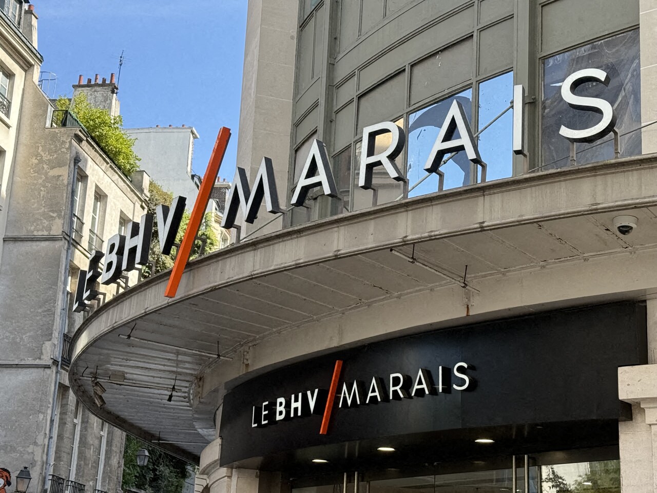 Le destin incertain du BHV : une transaction qui inquiète les acteurs locaux