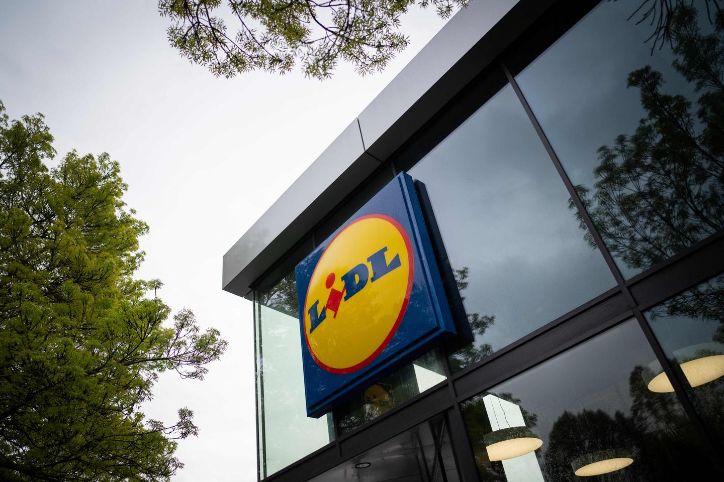 Lidl met un terme à ses campagnes télévisées en France, une décision marquée par des tensions avec les règles locales
