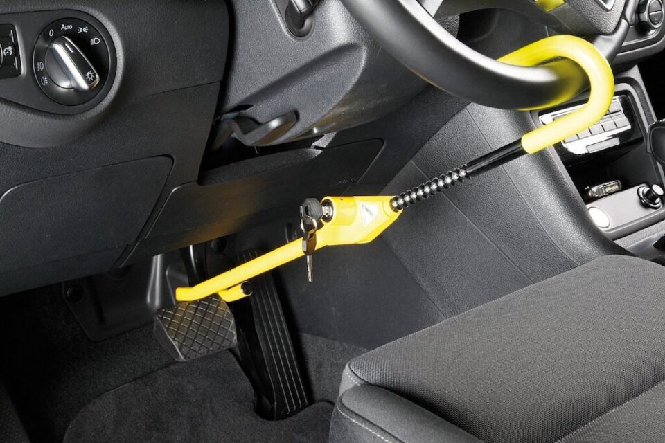 Les vols de voitures en France diminuent, mais les méthodes criminelles s&rsquo;organisent avec une technologie avancée