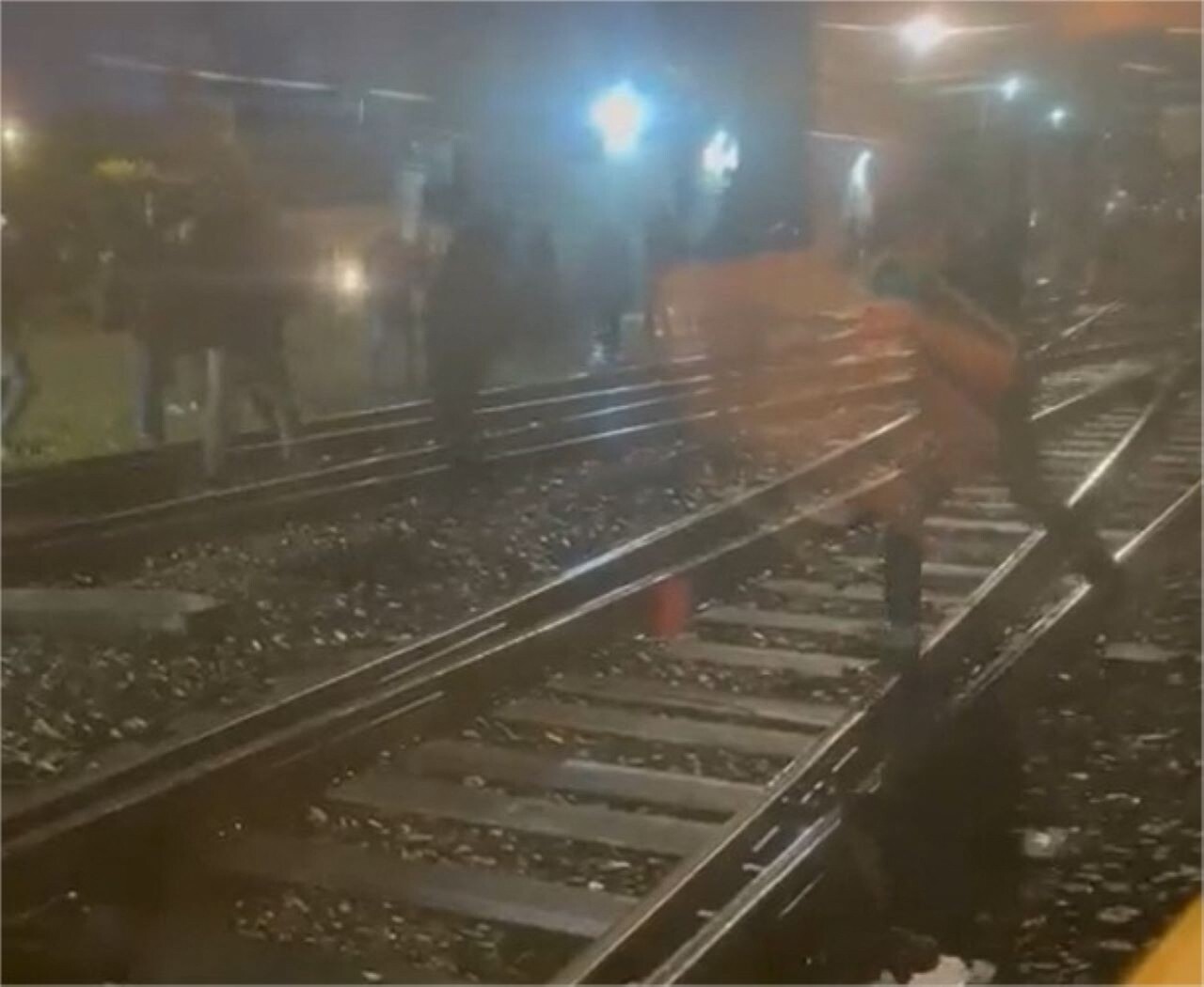 L&rsquo;effondrement silencieux : Des centaines de Sénégalais fuient le pays après la loi anti-homosexuelle