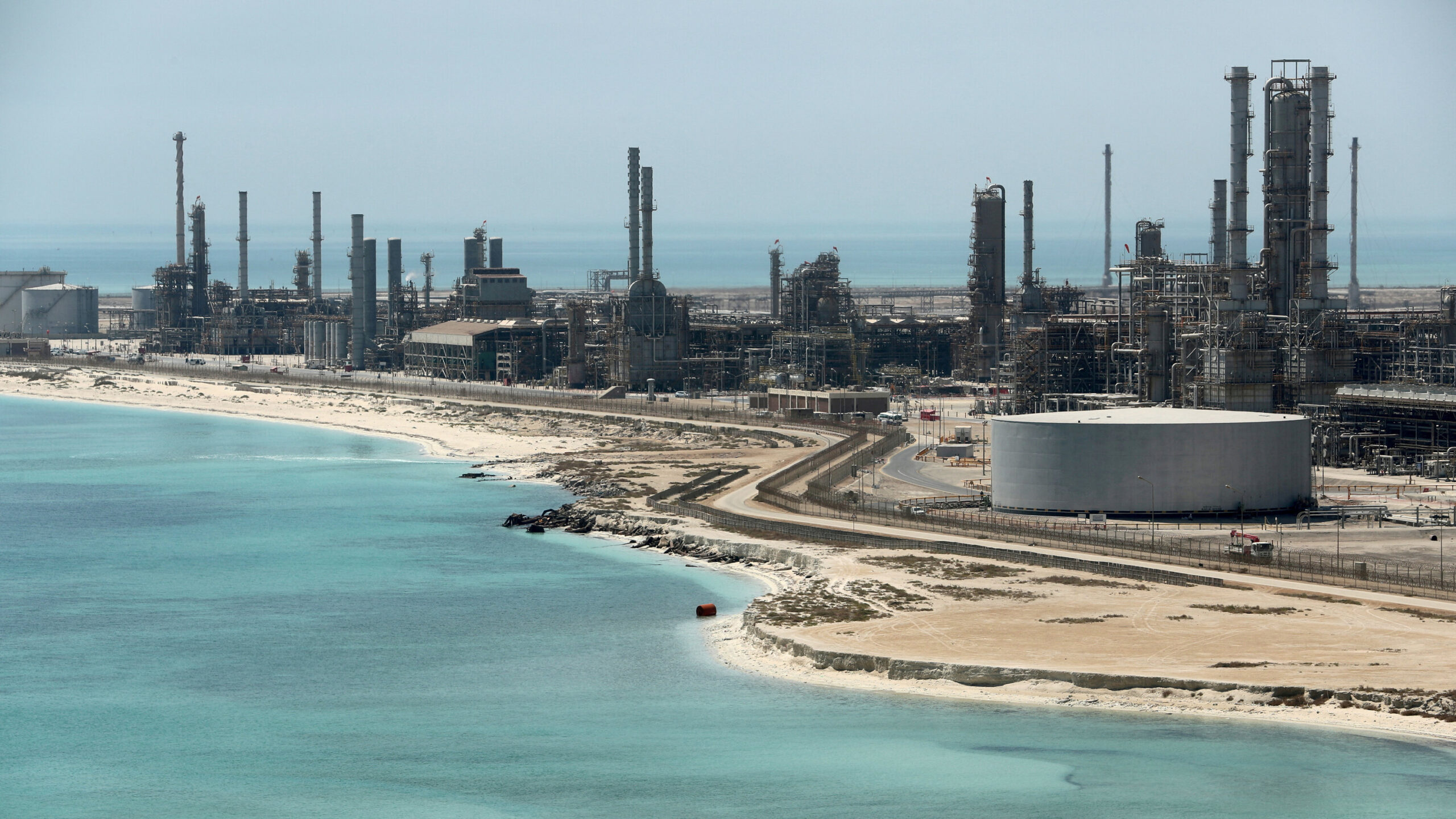 L&rsquo;oléoduc d&rsquo;Aramco : une stratégie économique qui profite aux guerres et déclenche la crise française