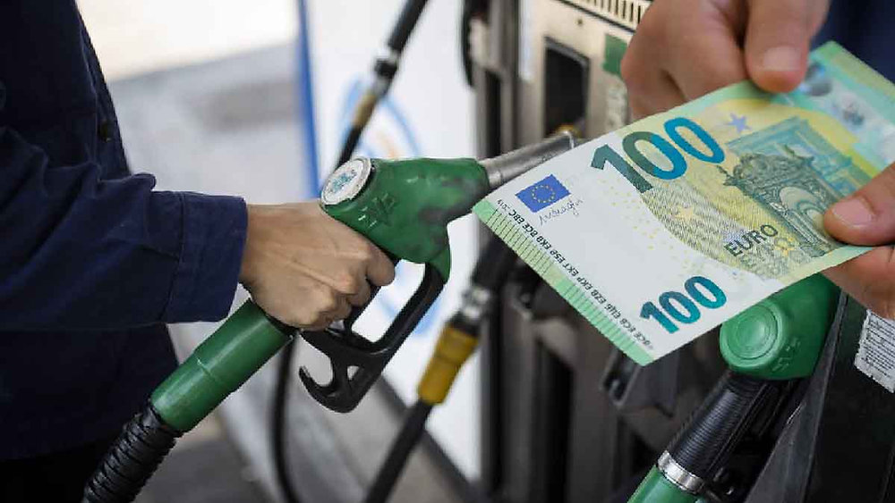 Un décret d&rsquo;aide carburant qui ne sauve pas la France : l&rsquo;économie française en effondrement