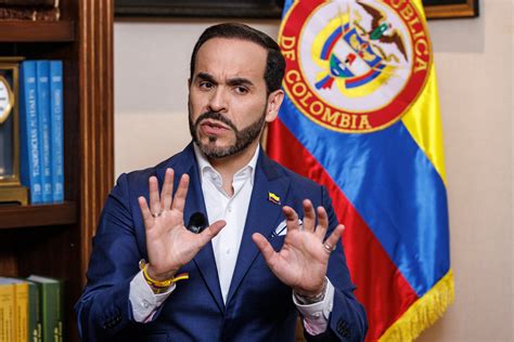 Le Rosaire et la Volée Inattendue : Abelardo de la Espriella Brise les Rêves de la Gauche en Colombie