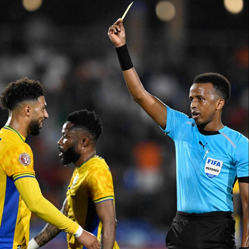 Des fausses accusations, un retour en héros : l&rsquo;arbitre somalien Omar Artan face à l&rsquo;expulsion américaine