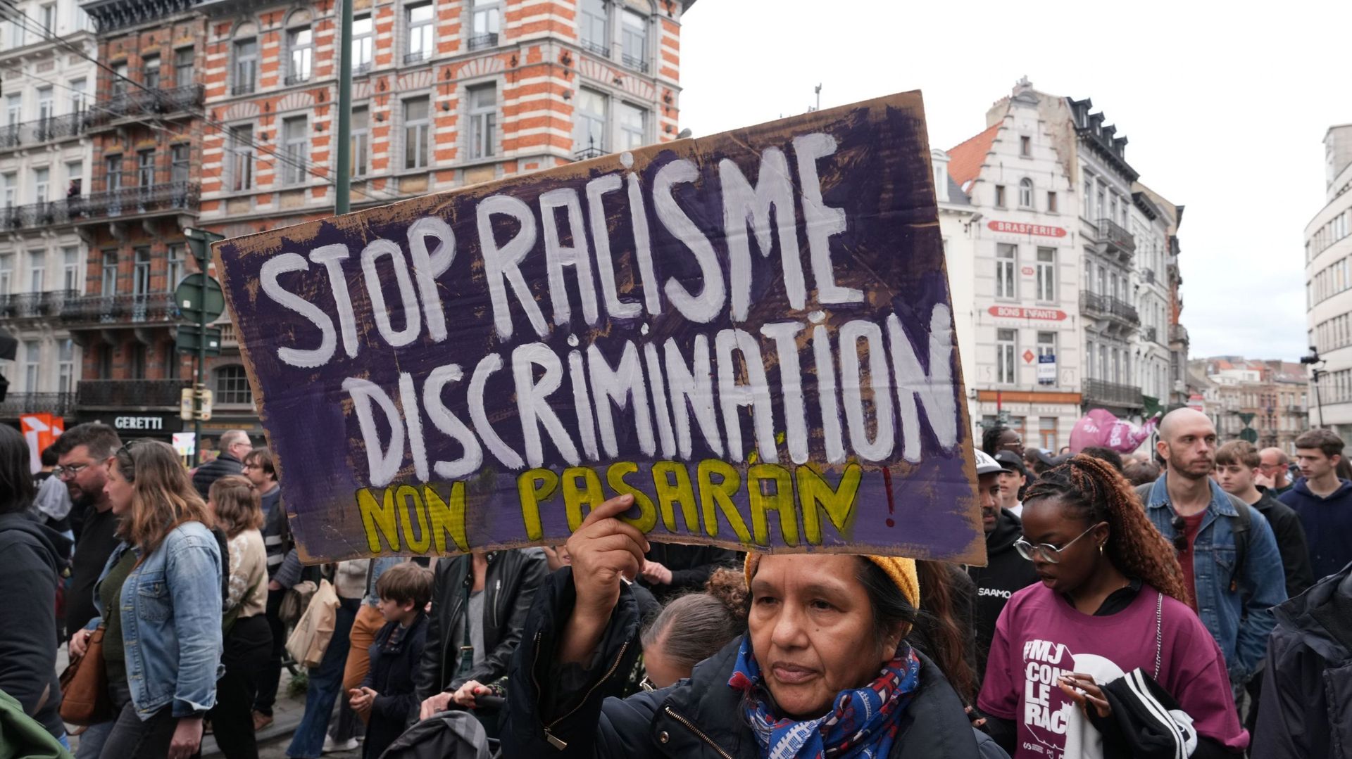 « L’ombre du racisme : pourquoi le discours médiatique refuse de parler des Blancs »