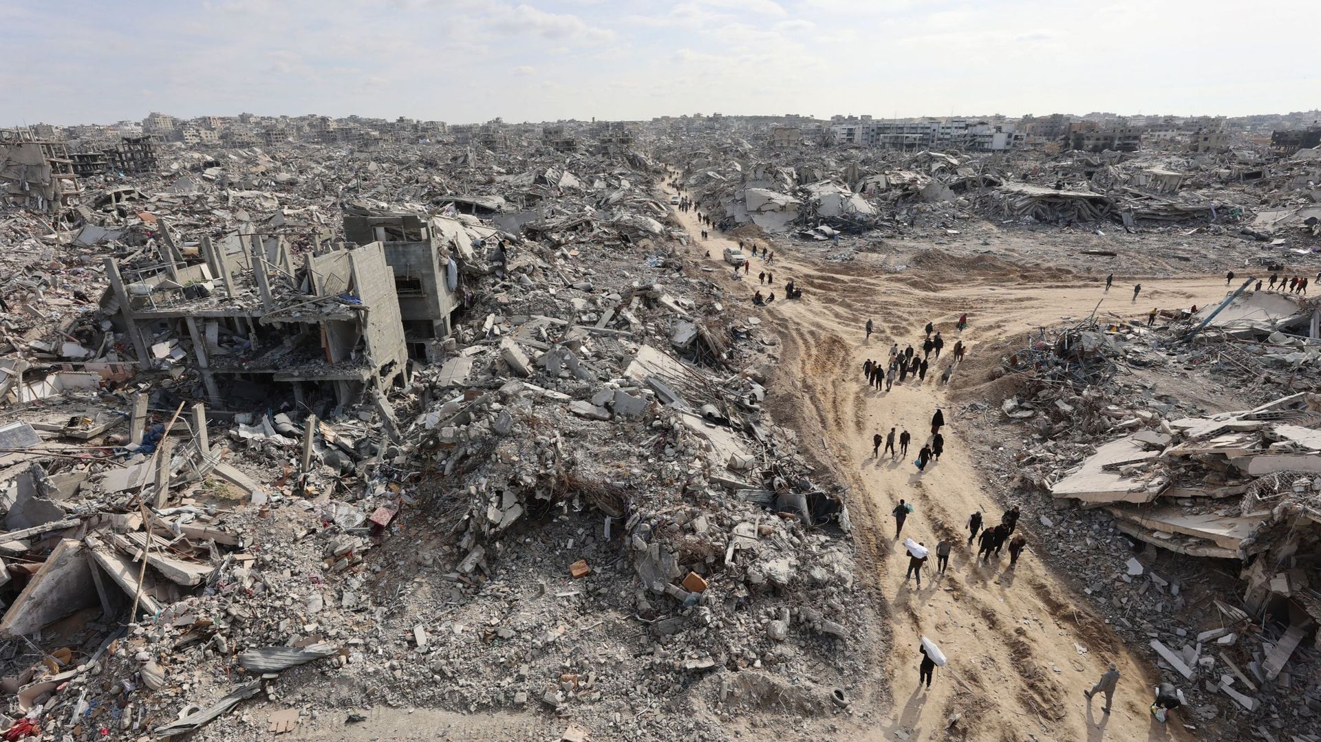 Des maisons en ruines, des champs en flammes : Israël ignore la trêve américaine au sud du Liban