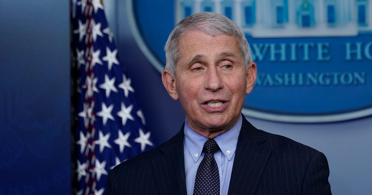 1000 décès par jour et des selfies : Le journal intime d’Anthony Fauci révèle un étrange obsession