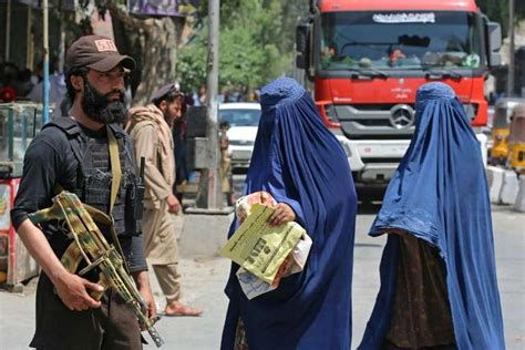 Un homme afghane inculpé après avoir caché le corps d’une Écossaise dans une valise à Athènes