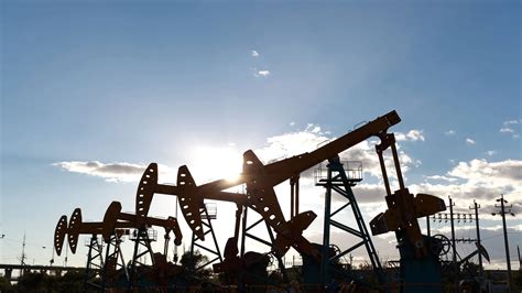 Les frappes ukrainiennes : une erreur stratégique qui risque d&rsquo;effondrer les marchés pétroliers