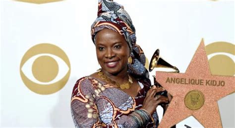L’Étoile de la Musique Africaine : Angélique Kidjo, première artiste noire à s&rsquo;inscrire au Walk of Fame