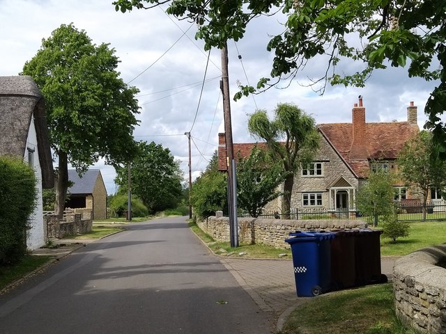 Un référendum symbolique pour l’indépendance : le village d’Oxfordshire de 358 habitants résiste à l’accueil de 1 256 demandeurs d’asile