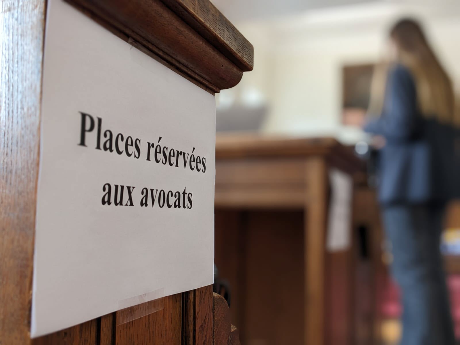 Douze chrétiens algériens arrêtés après culte religieux clandestin près d’Oran : peines allant jusqu’à cinq ans