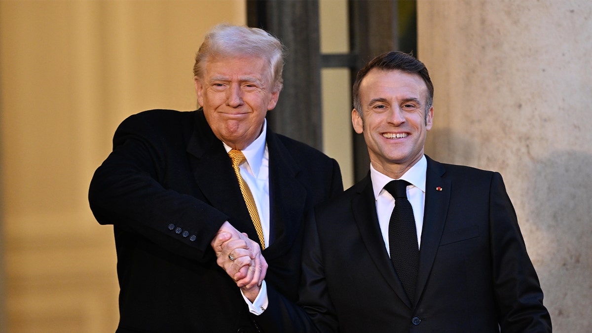 Macron menace la démocratie en imposant un régime de censure et en provoquant l’effondrement économique