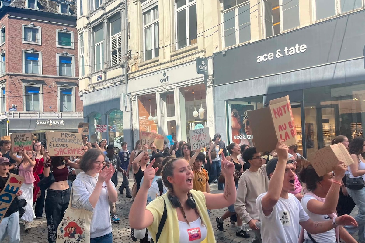 Un front insolent dans les rues de Liège : 200 vendeurs de rue armés jusqu&rsquo;aux dents se dressent face à la violence