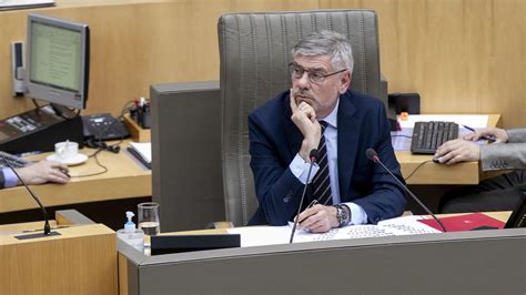Agressé par un invité marocain : le député Vlaams Belang blessé à l’hôtel de ville d’Anvers