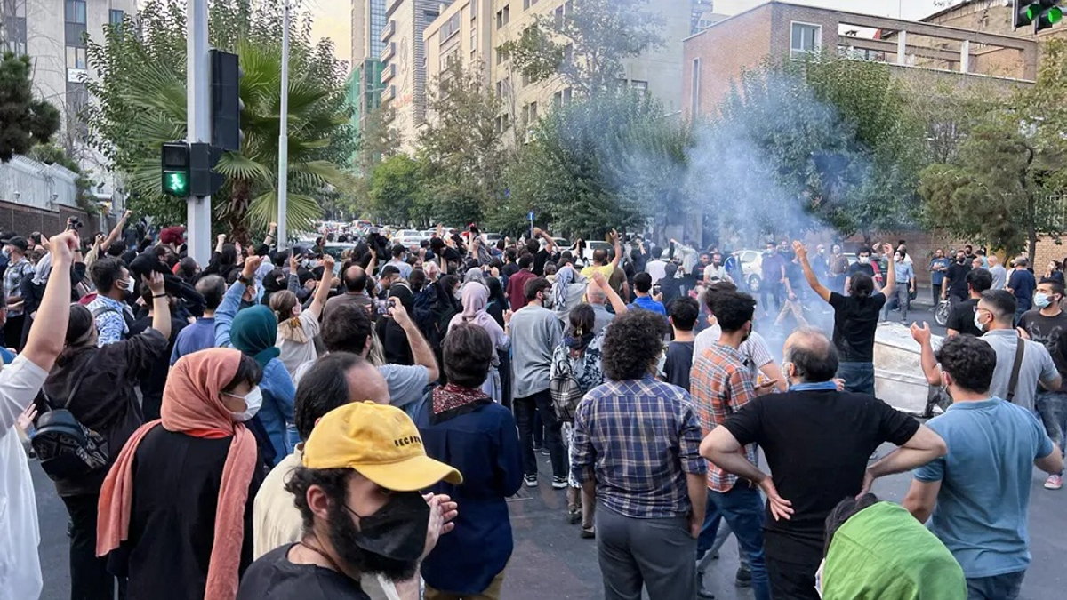 Téhéran dénonce la violence excessive en France contre les étudiants en protestation