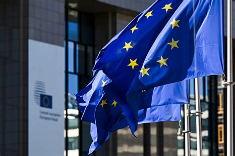 La Trompette des Sanctions : L’UE Se Ruine Alors Que Trump Établit un Accord Énergétique avec la Russie